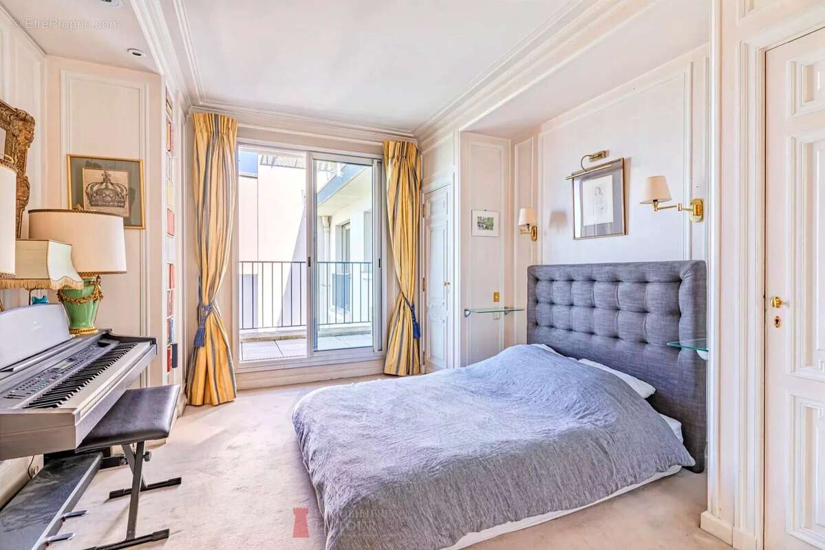 Appartement à PARIS-16E