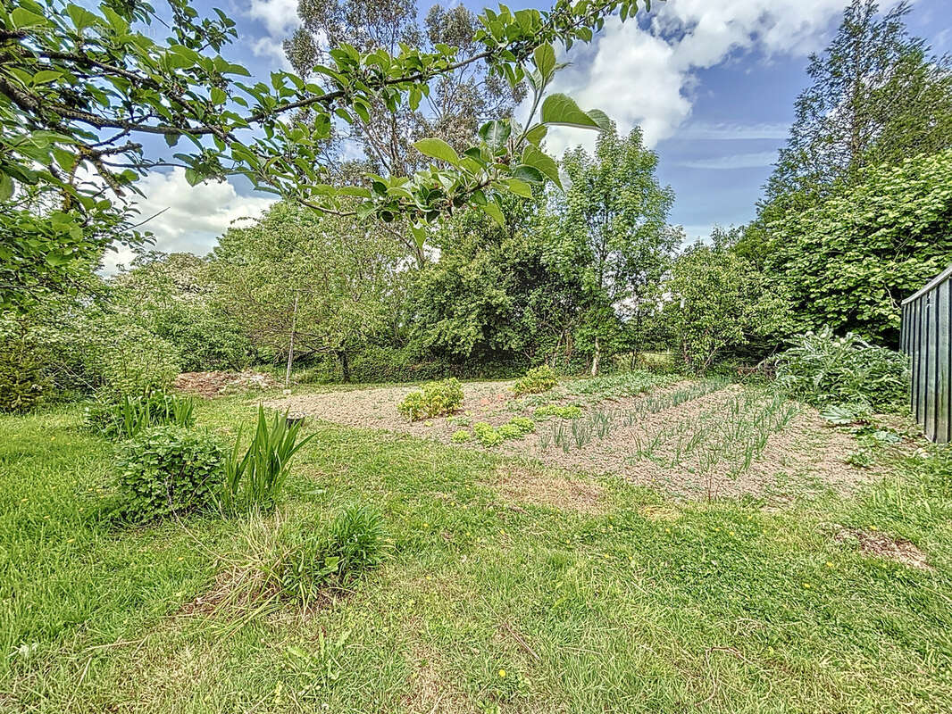 Maison à CONDE-SUR-VIRE