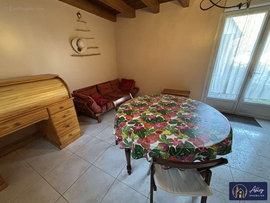 Maison 4 pièces CHAMPS SUR TARENTAIN - Maison à CHAMPS-SUR-TARENTAINE-MARCHAL