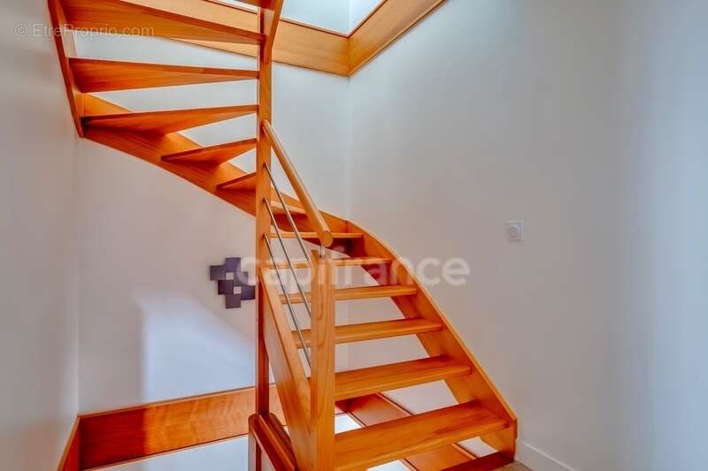 Maison à vendre P8 FONTENAY SOUS BOIS (94) au cœur des Rigollots, en limite de VINCENNES, 215 m² avec jardin arboré, terrasse et - photo 21