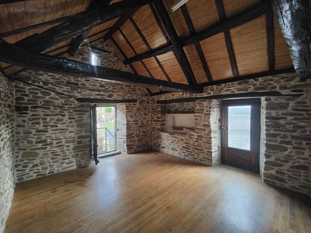 Charmante maison en pierres a renover avec dependances - photo 17