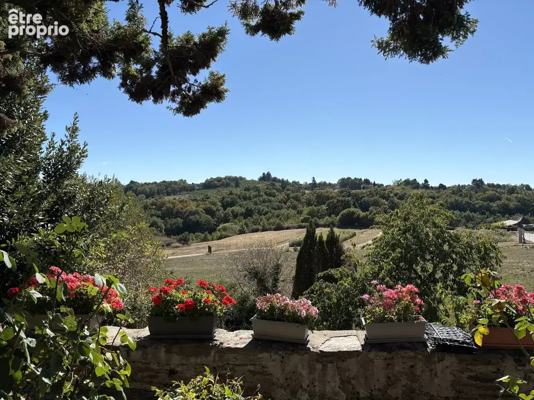 Coussac Bonneval : Maison de village pleine de charme avec jardin et vue dégagée - photo 4