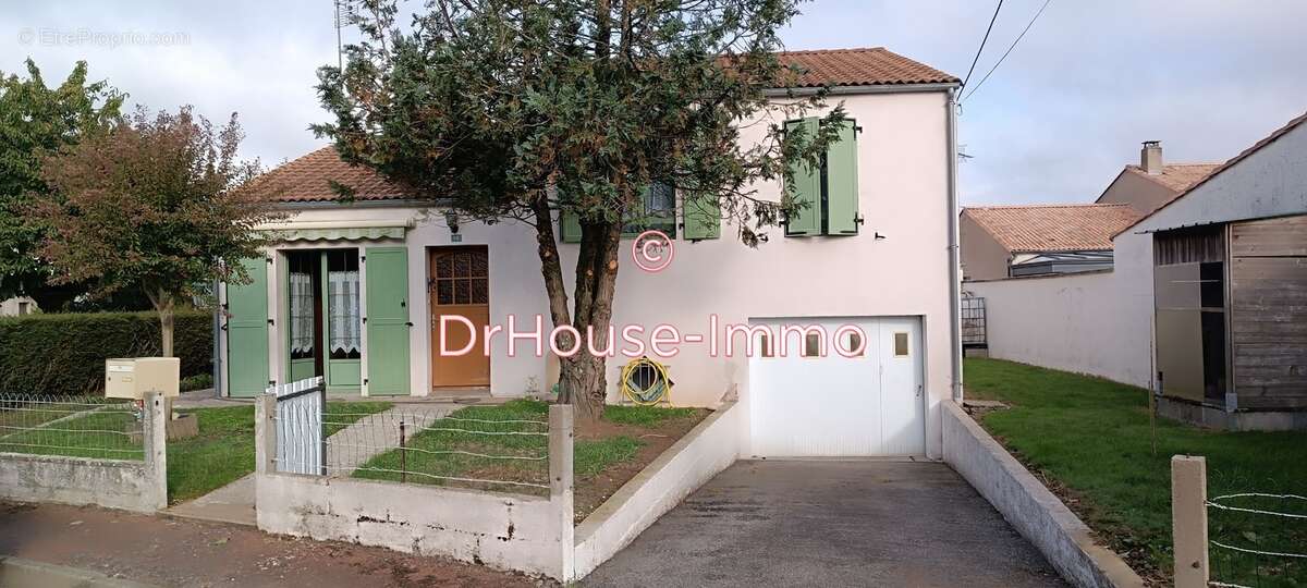 Maison à LA CHAIZE-LE-VICOMTE