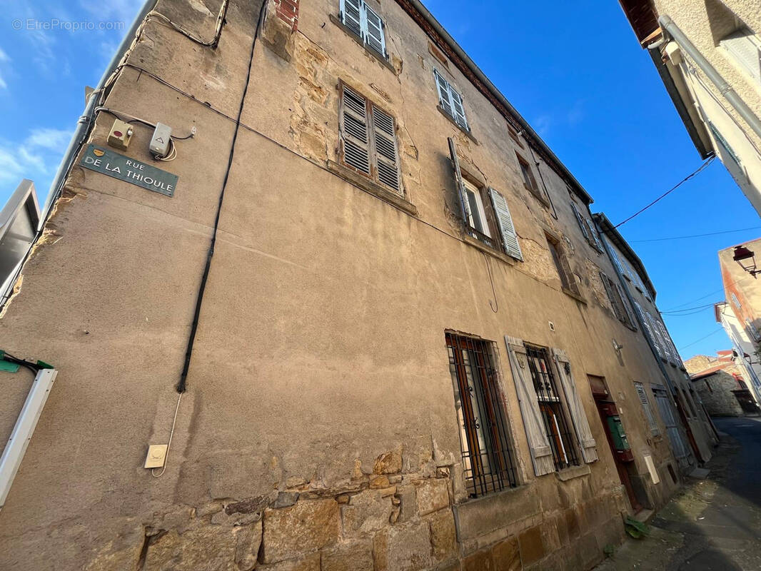 Appartement à VIC-LE-COMTE