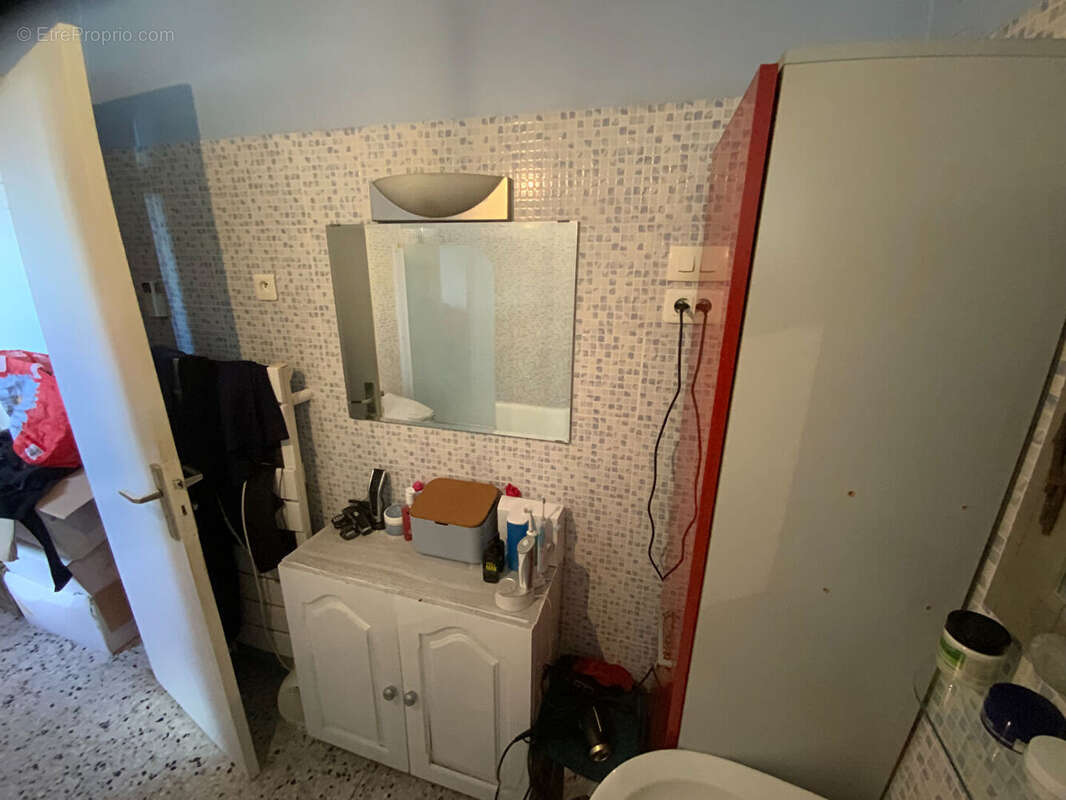 LEDIGNAN 15 MN D'ALES Immeuble avec murs d'un local commercial de 99m², un appartement de 87m² sur 1140m² de terrain - photo 17