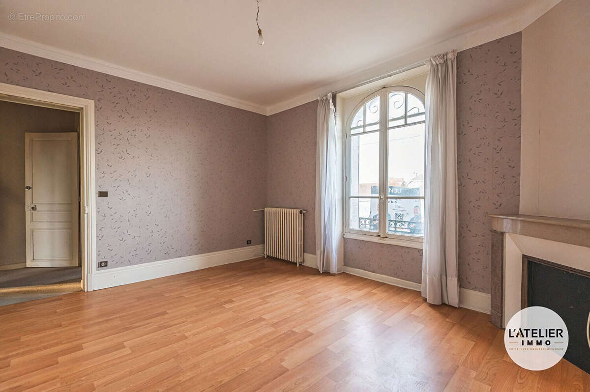 Maison à GUIGNICOURT