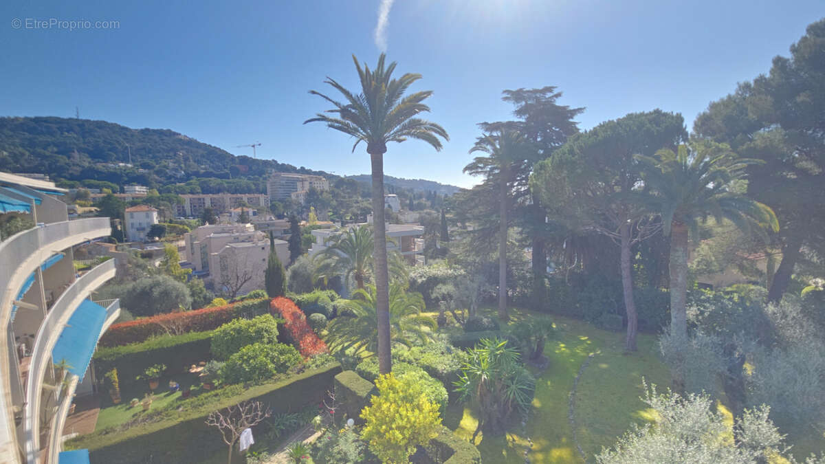 LE CANNET à vendre 4 pièces de 112 m2 en dernier étage avec terrasses cave et garage - photo 3
