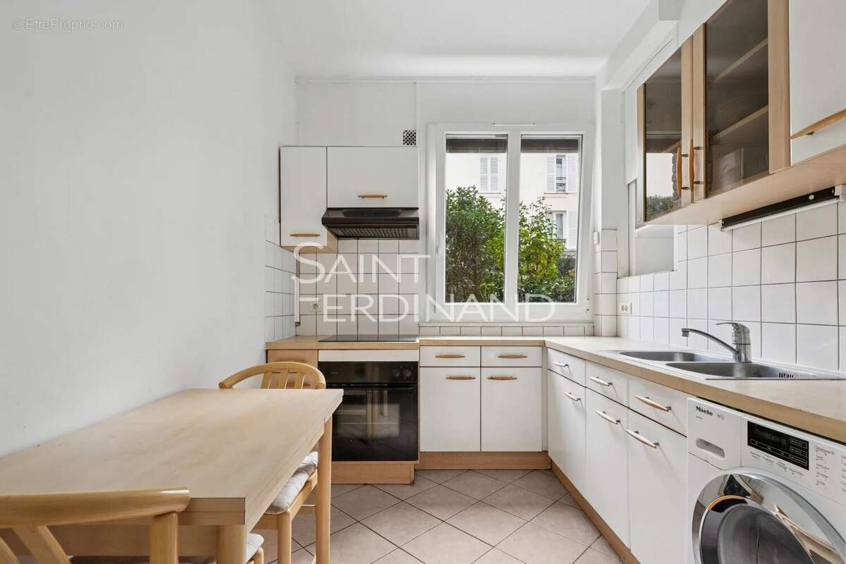 Appartement à NEUILLY-SUR-SEINE