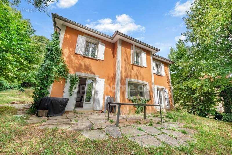 Maison familiale atypique de 170 m² avec jardin, terrasse et garage double – Collonges-au-Mont-d'Or - photo 16