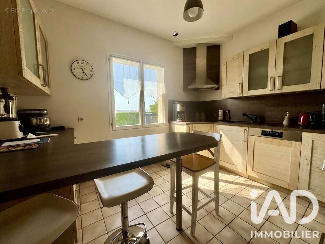 Maison 180 m² à Bezu-Saint-Germain  - photo 5