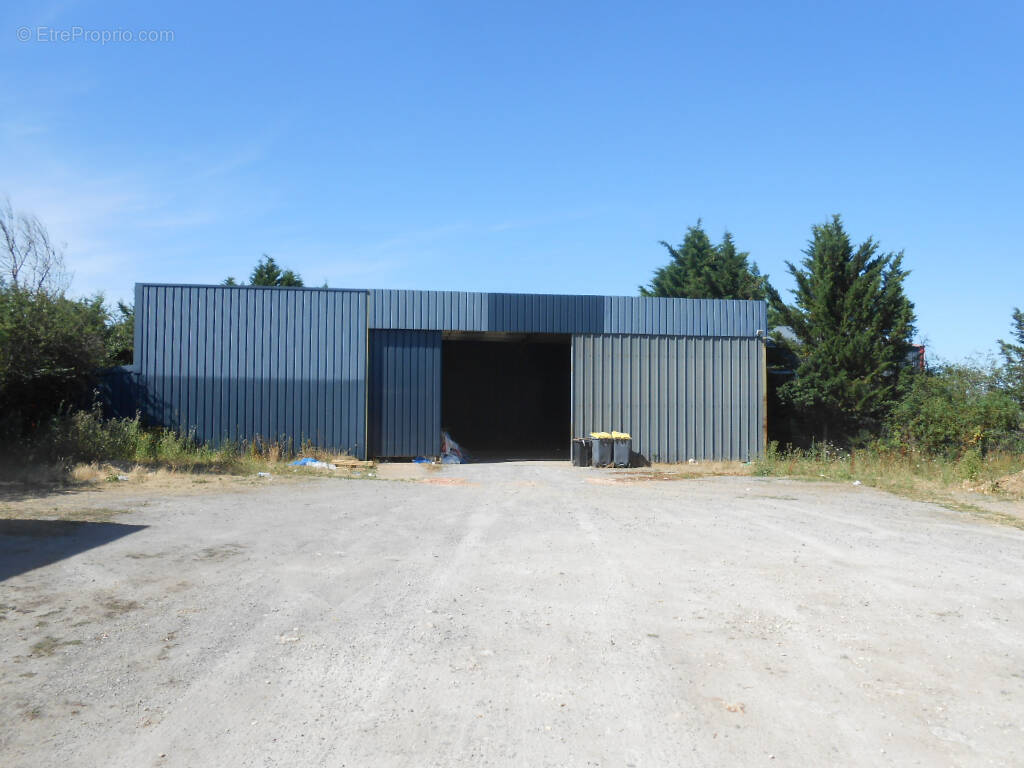 Commerce à LA VILLEDIEU-DU-CLAIN