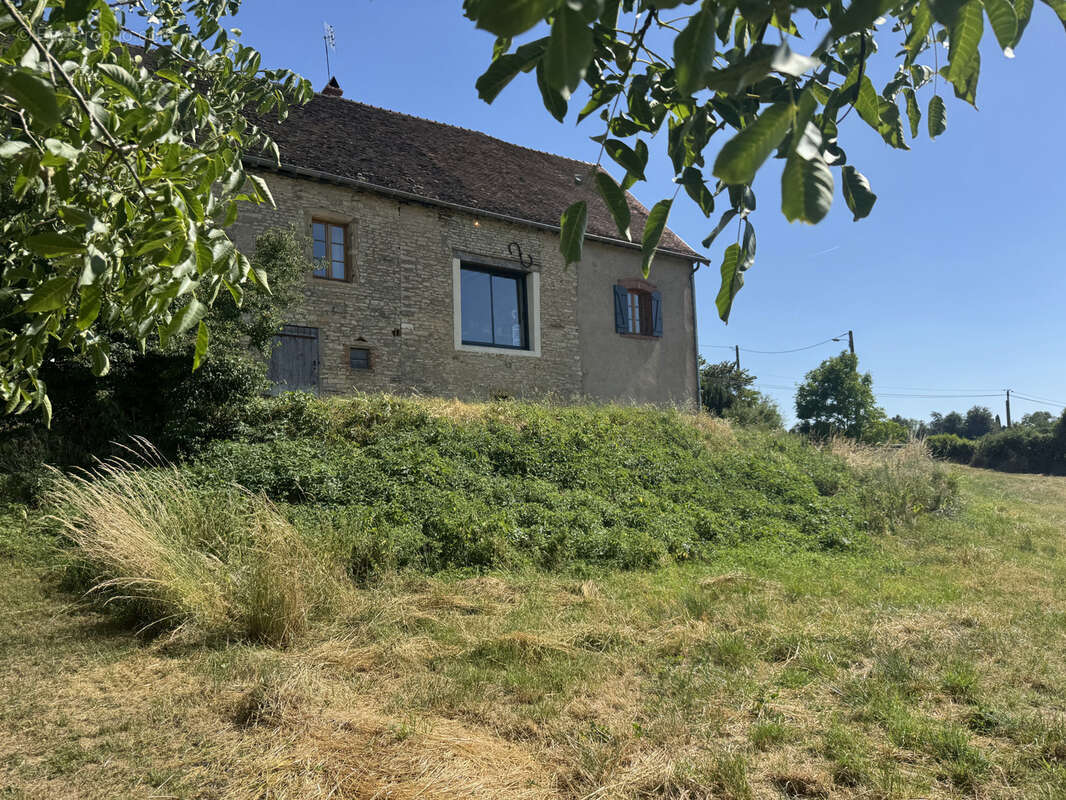 Maison à CURTIL-SOUS-BURNAND