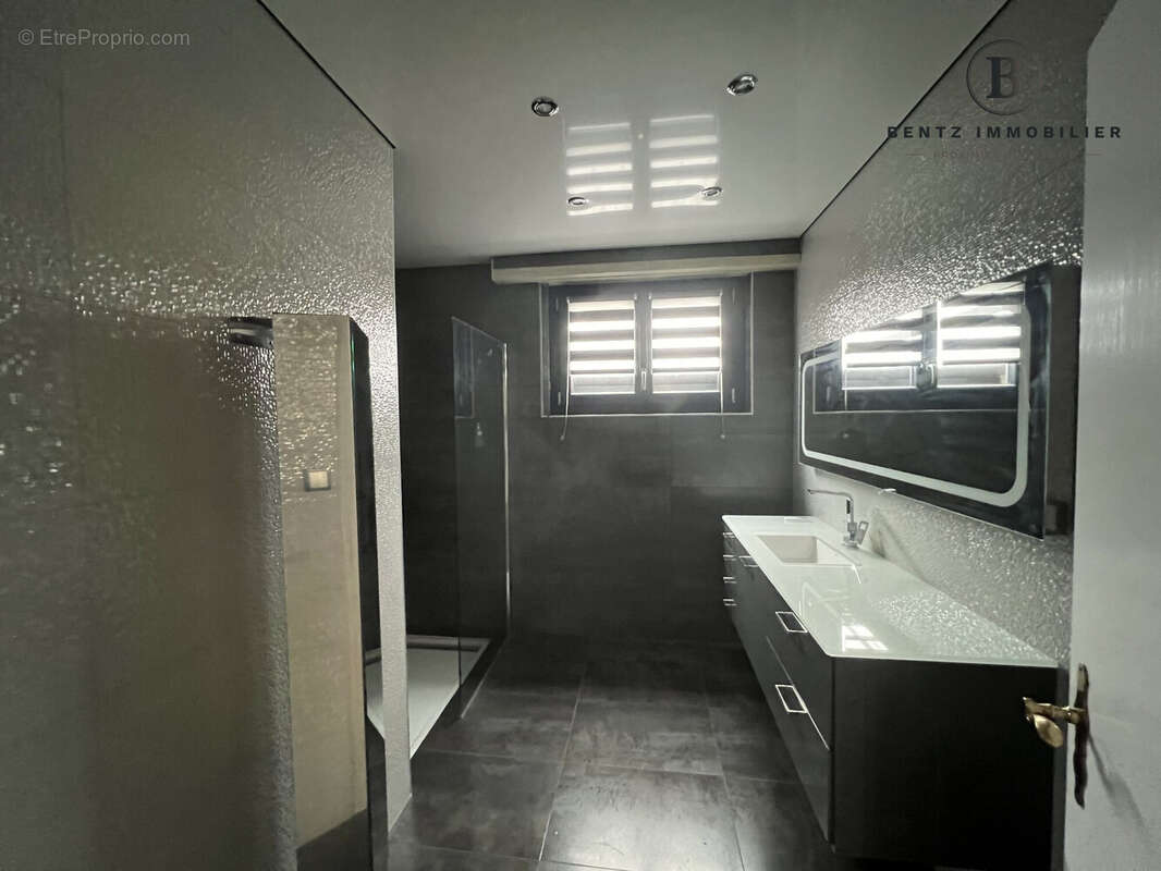 Salle d&#039;eau RDC - Maison à HOLTZHEIM