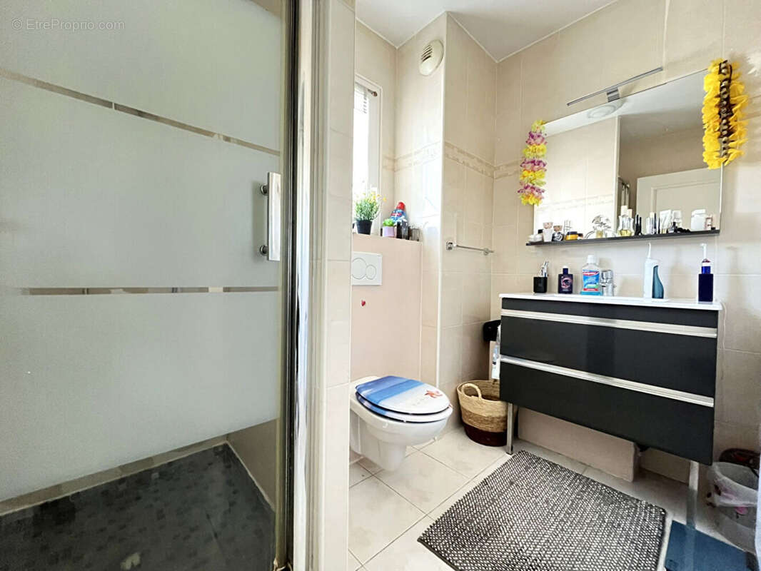 Appartement à SAINT-LAURENT-DU-VAR