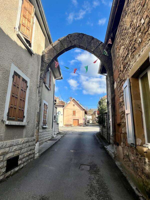 Maison à SAINT-GENIX-SUR-GUIERS