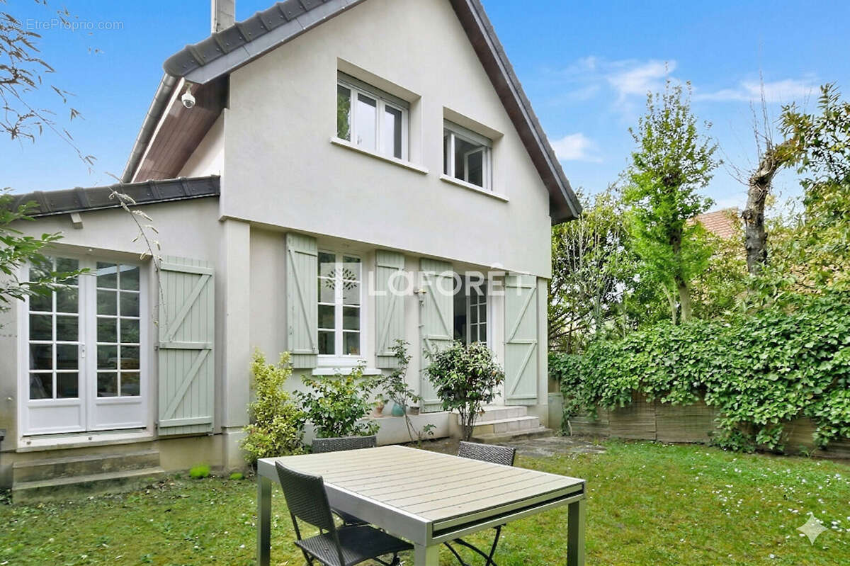 Maison à LA CELLE-SAINT-CLOUD