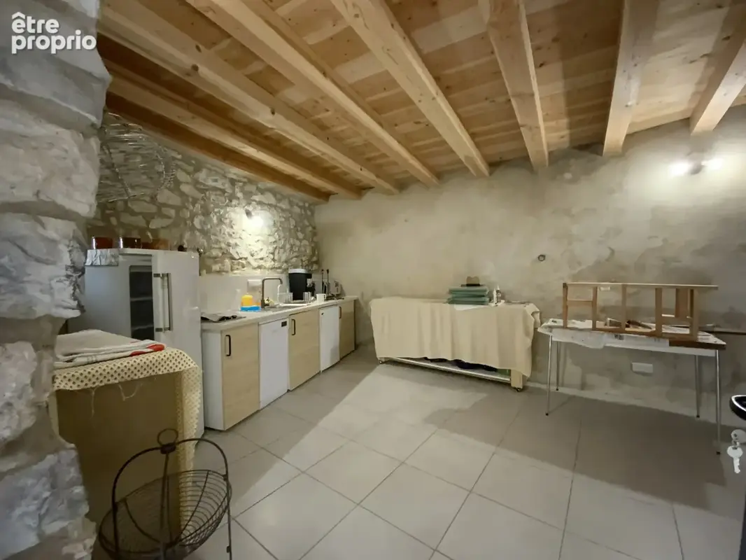 Maison de village en pierre avec cour et garage. - photo 13