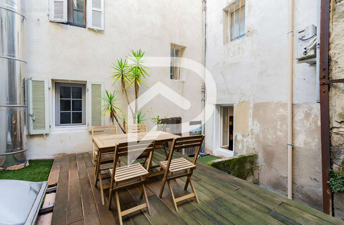 Appartement à MARSEILLE-2E