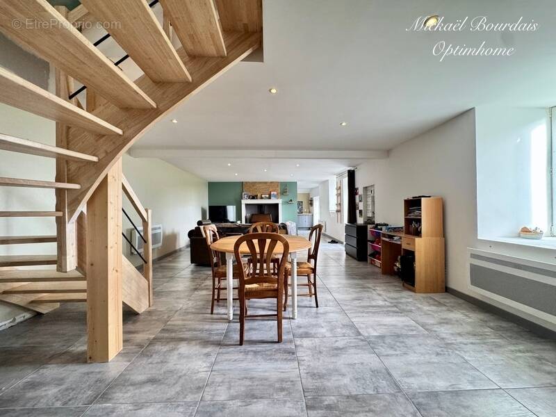 Maison à PONTVALLAIN