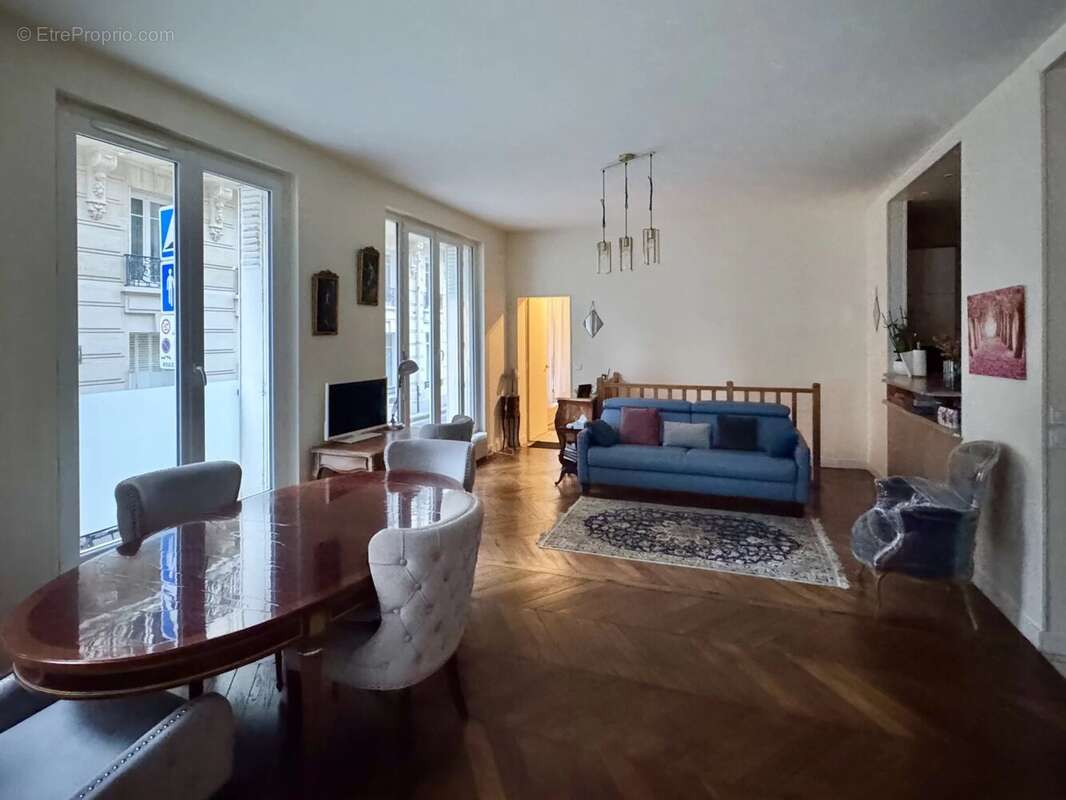 Appartement à PARIS-16E