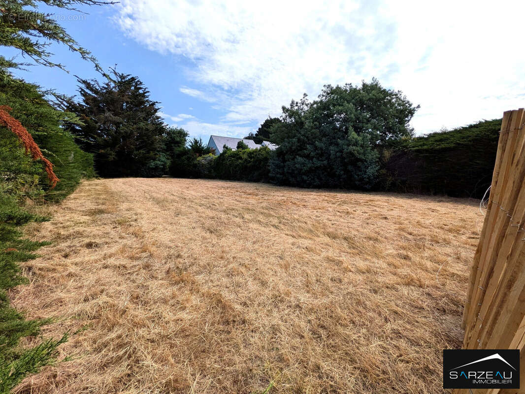 Terrain 586 m² à Le Tour-Du-Parc  - photo 2