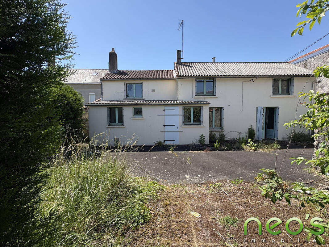 Maison à SAINT-MACAIRE-EN-MAUGES