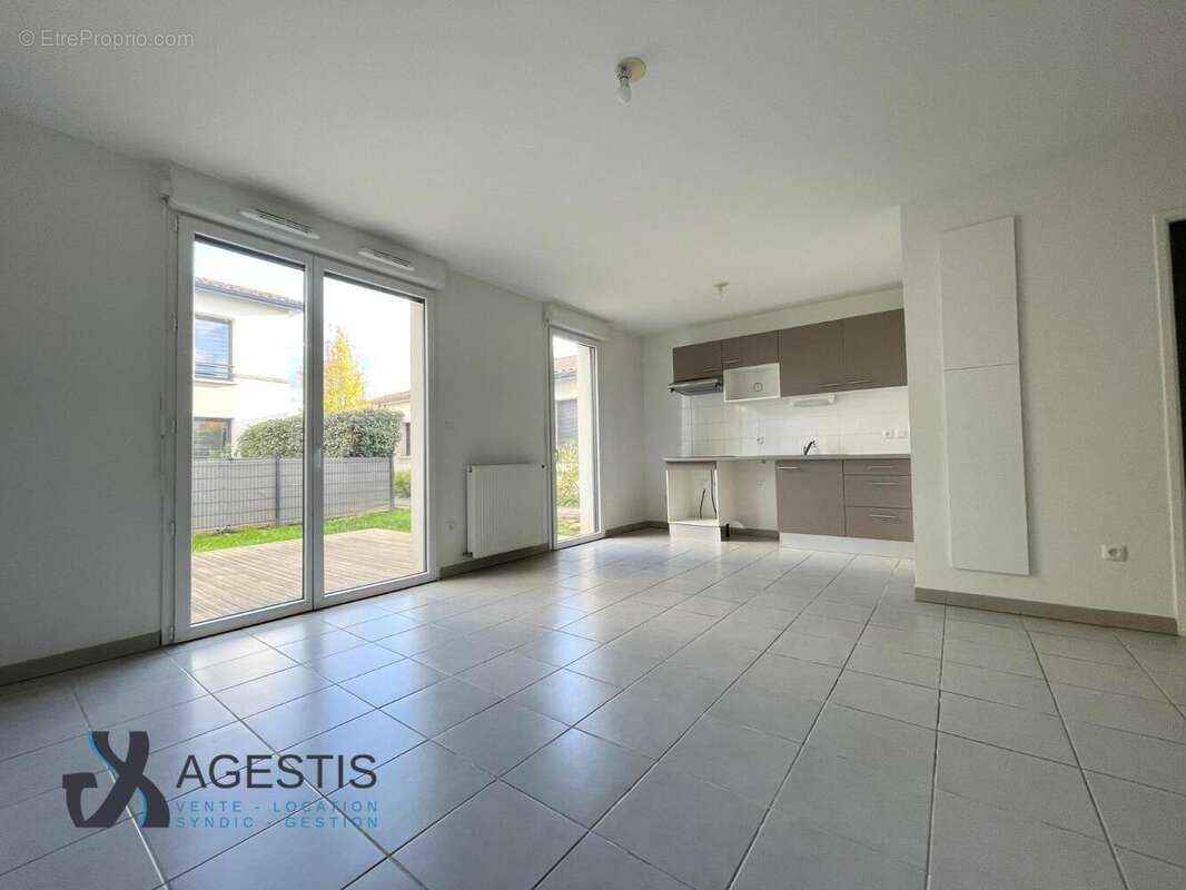   - Maison à MONDONVILLE