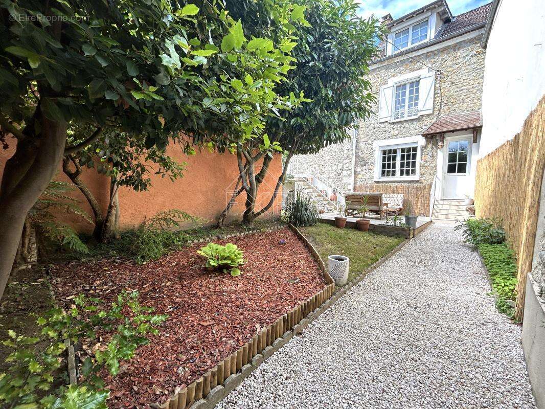 Maison à GOMMECOURT