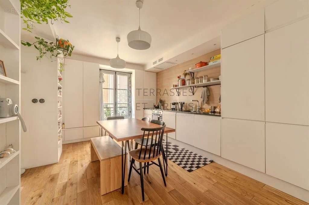 Appartement à PARIS-10E