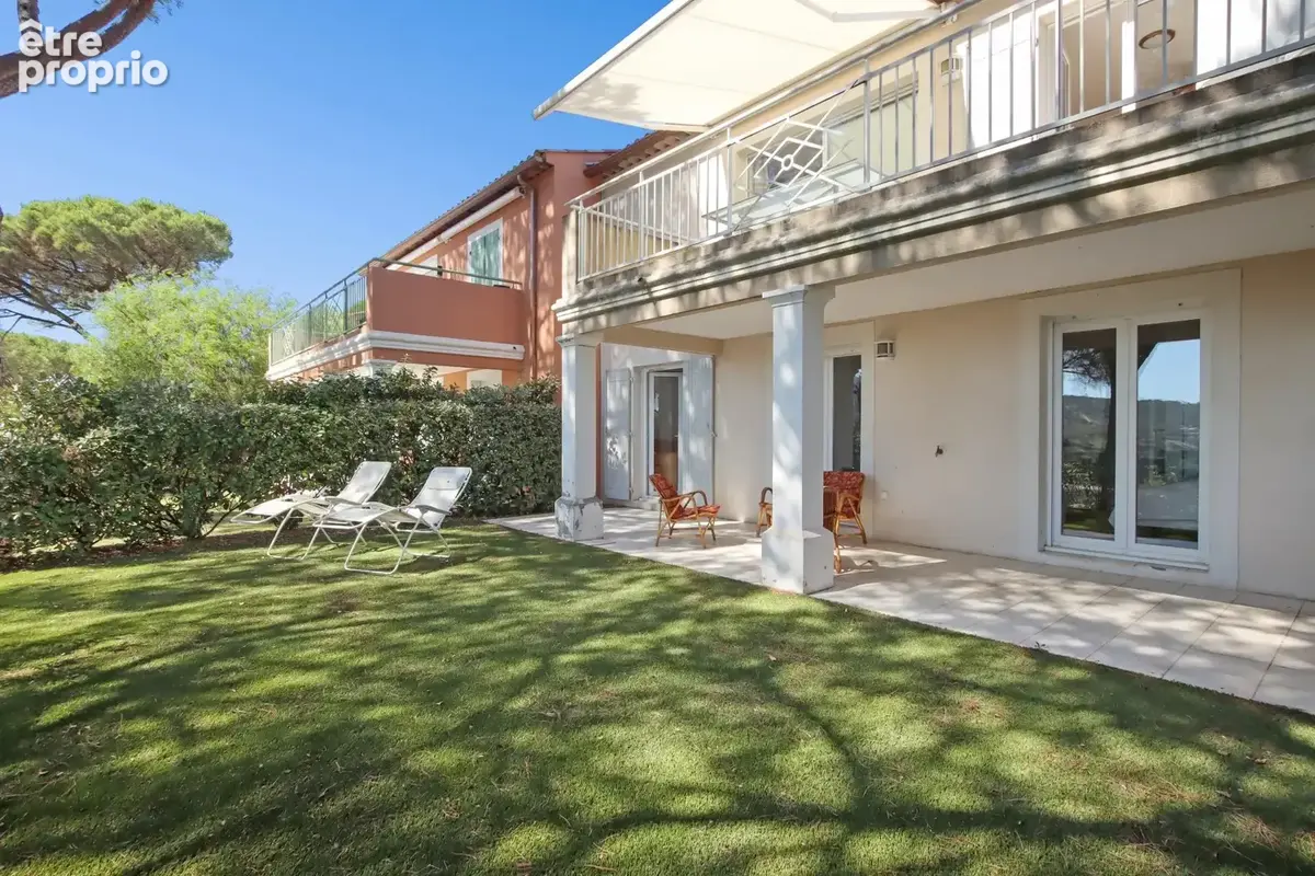 SOUS OFFRE - Exclusivité - Sainte-Maxime - Villa mitoyenne avec aperçu  mer, dans domaine sécurisé avec piscine - photo 4