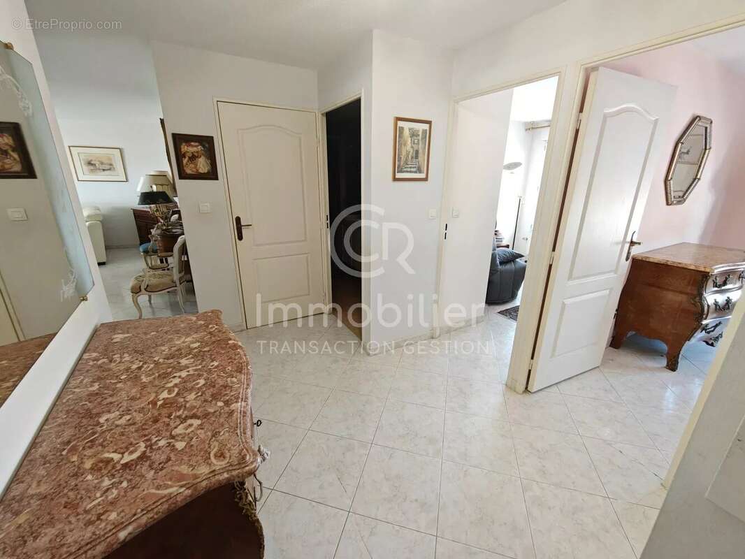 T4 83.63 m² vue mer etage eleve grand garage - photo 12