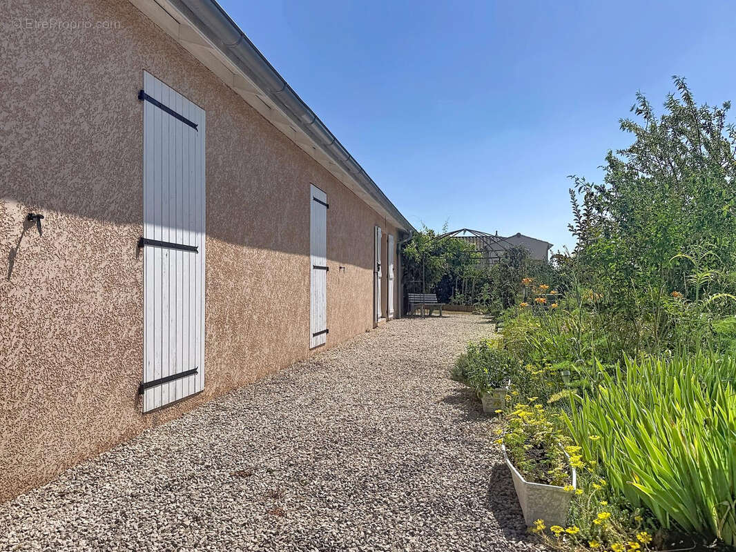 Maison de plain-pied de 109,5 m2 sur terrain constructible de 1 026 m2 - photo 17