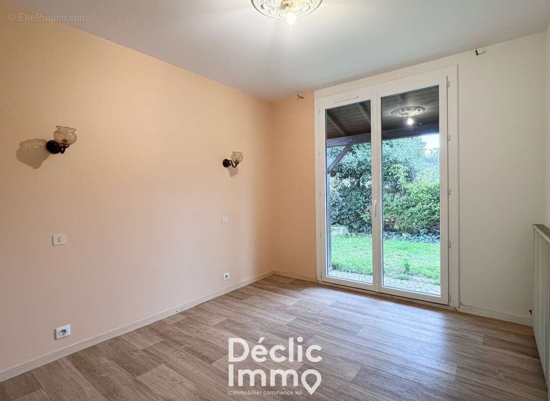 Maison à RUELLE-SUR-TOUVRE