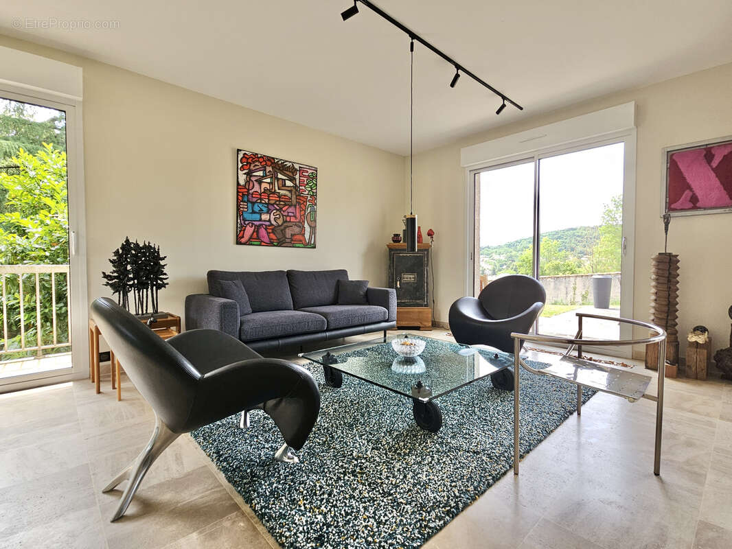 Maison à LAY-SAINT-CHRISTOPHE