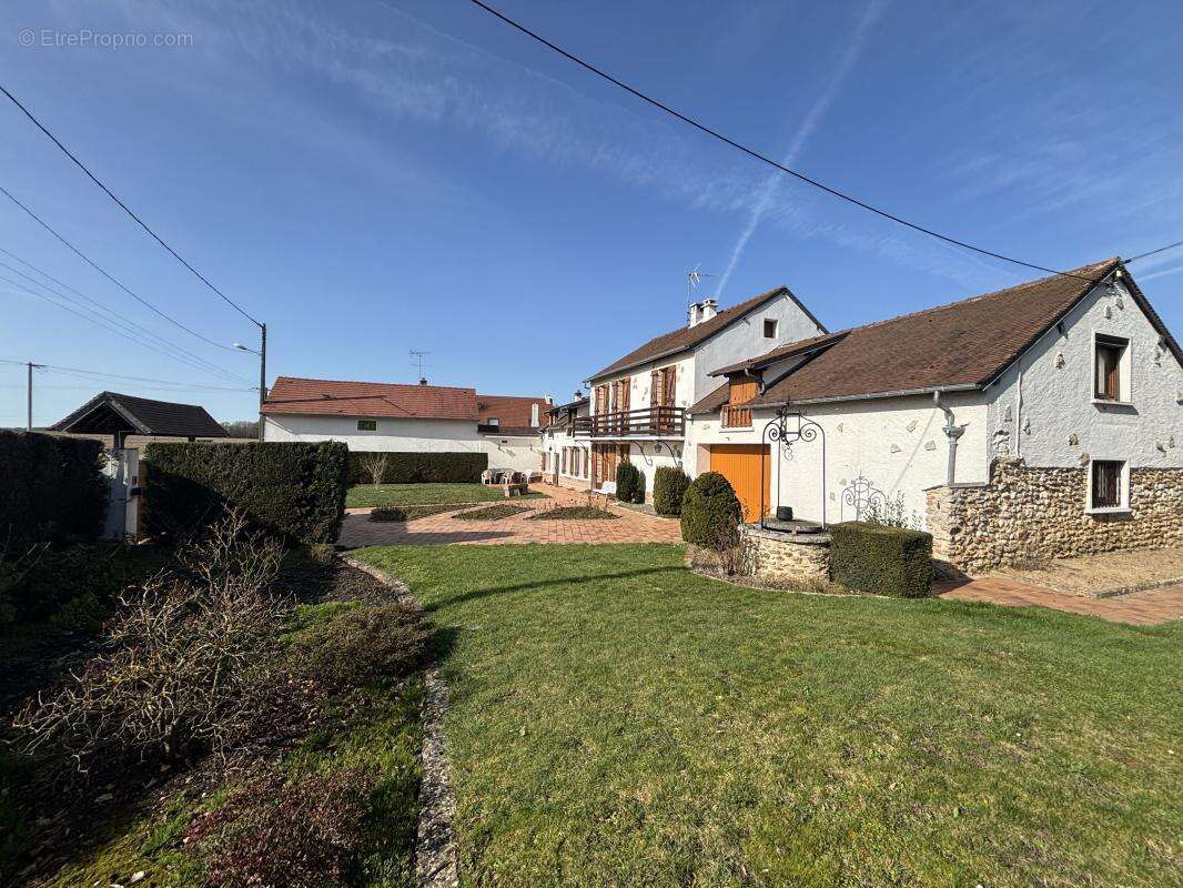 Maison 190 m² à Longnes  - photo 3