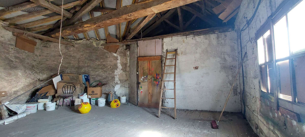 Appartement à LENCLOITRE