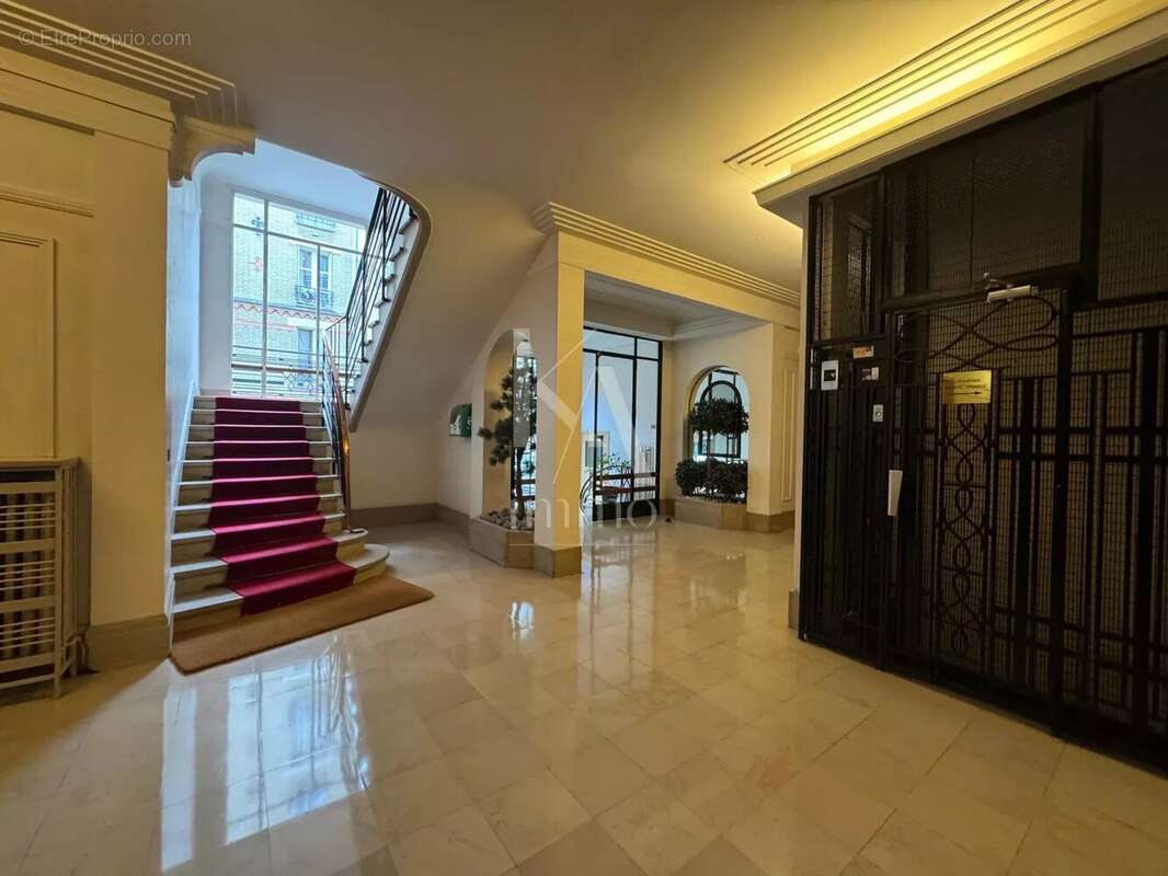 Appartement à NEUILLY-SUR-SEINE