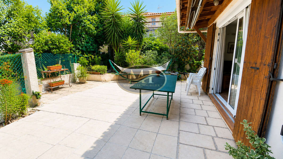 Maison familiale T5   134,5 m2   Dépendance / Studio - Martigues - photo 4