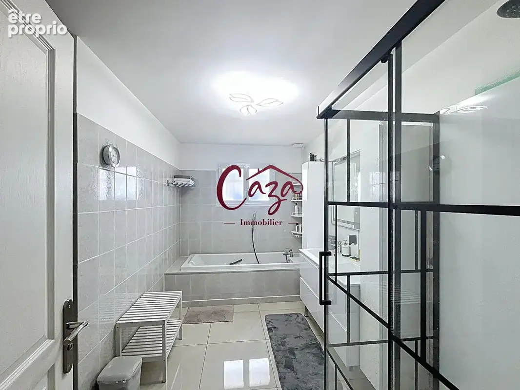 Maison de PLAIN PIED de 150 M2 RENOVEE - Secteur Camblanes / 1146 m2 de terrain arboré - photo 9