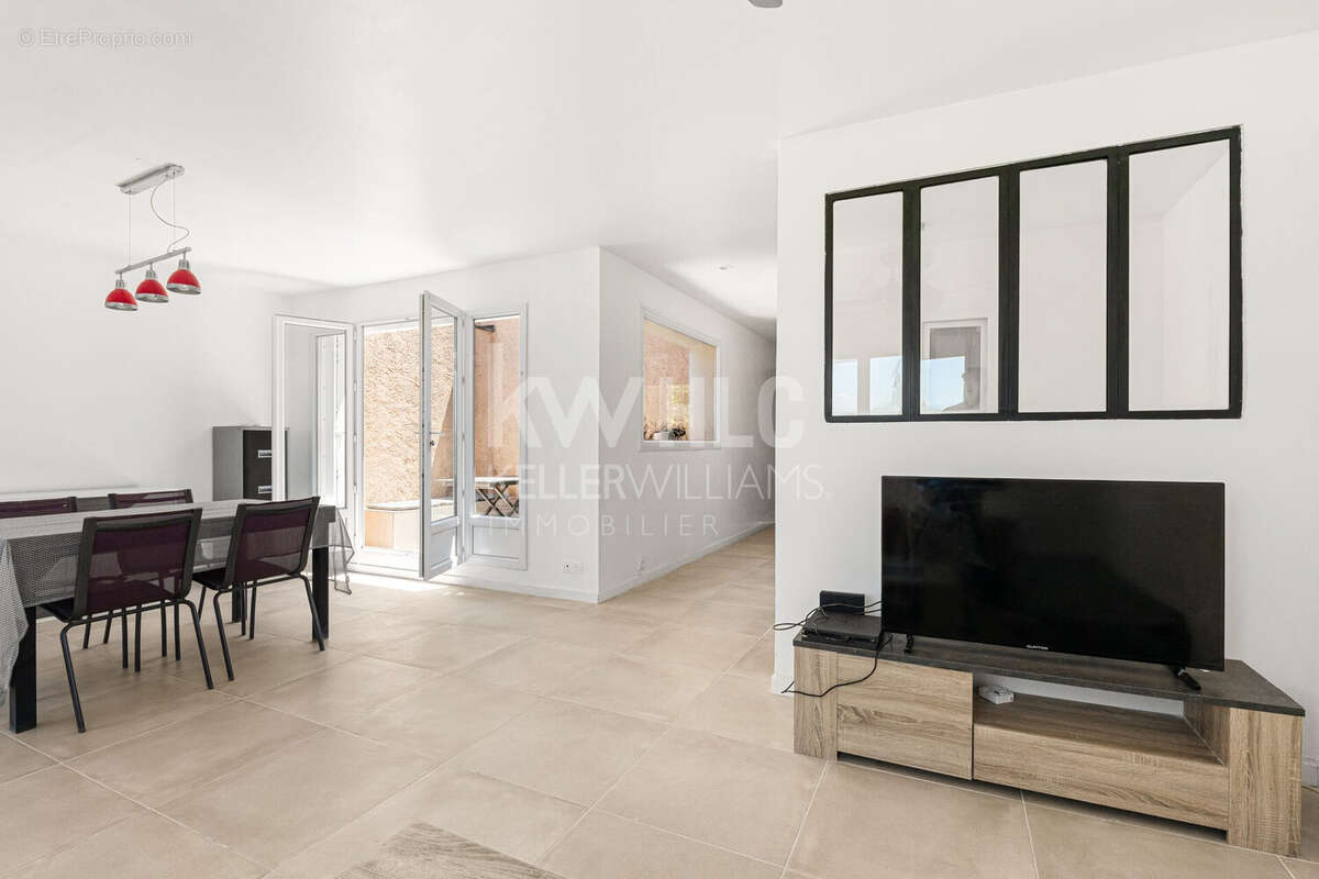 Maison à ROQUEBRUNE-SUR-ARGENS