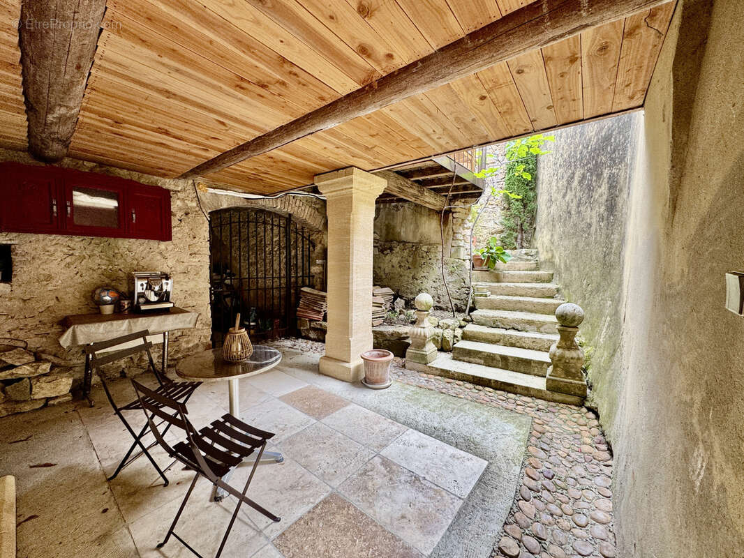 Maison à SAINT-VICTOR-LA-COSTE