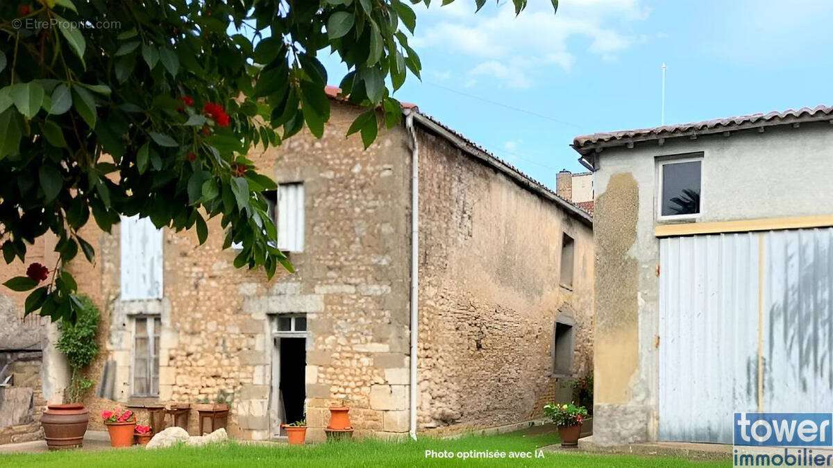 Maison à SAINT-THOMAS-DE-CONAC