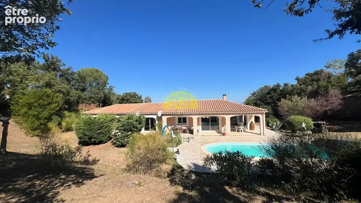 Belle villa climatisée de plain-pied avec piscine et garage sur 5 153 m² de terrain - photo 4