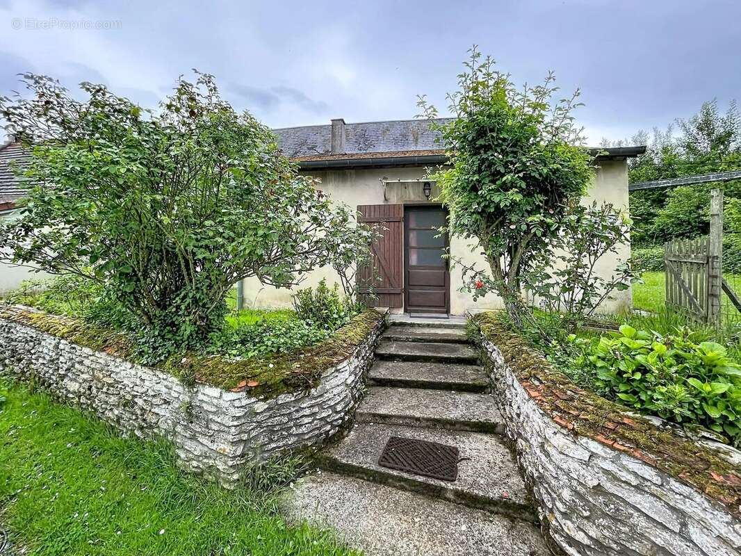 Maison à BOURGUIGNON-SOUS-MONTBAVIN
