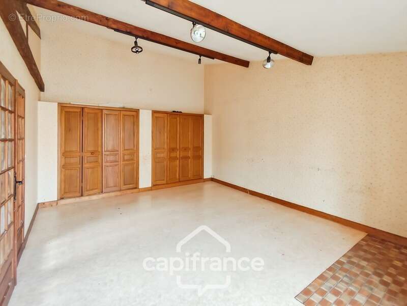 Commerce à BESSE-SUR-BRAYE