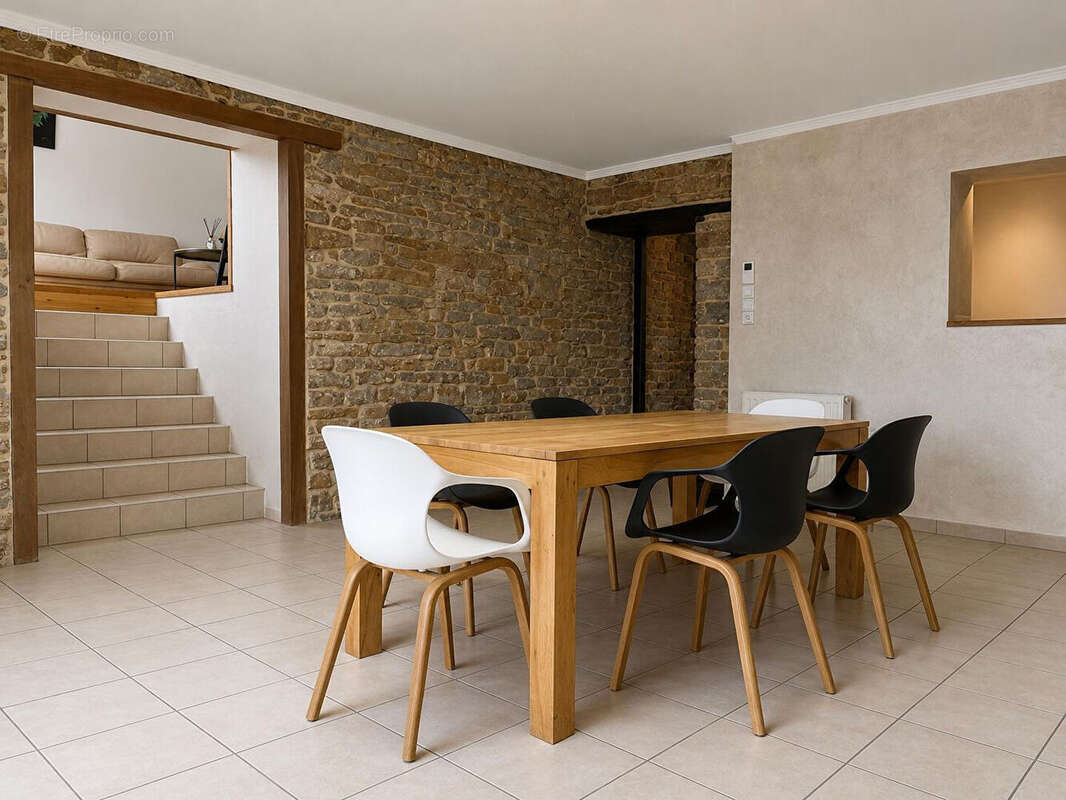 Maison à POUILLEY-LES-VIGNES