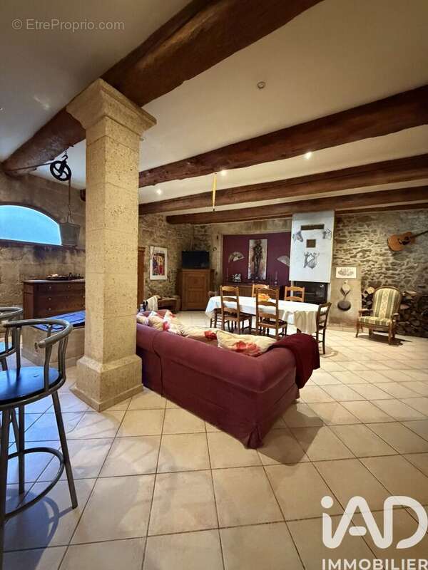 Maison 223 m² à Saint-Bonnet-Du-Gard  - photo 2