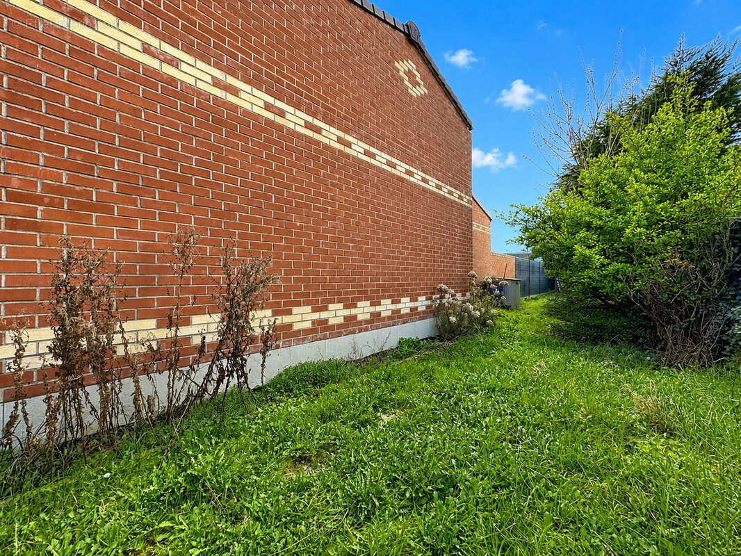 Maison de ville 4 chambres 59880 Saint-Saulve - photo 13
