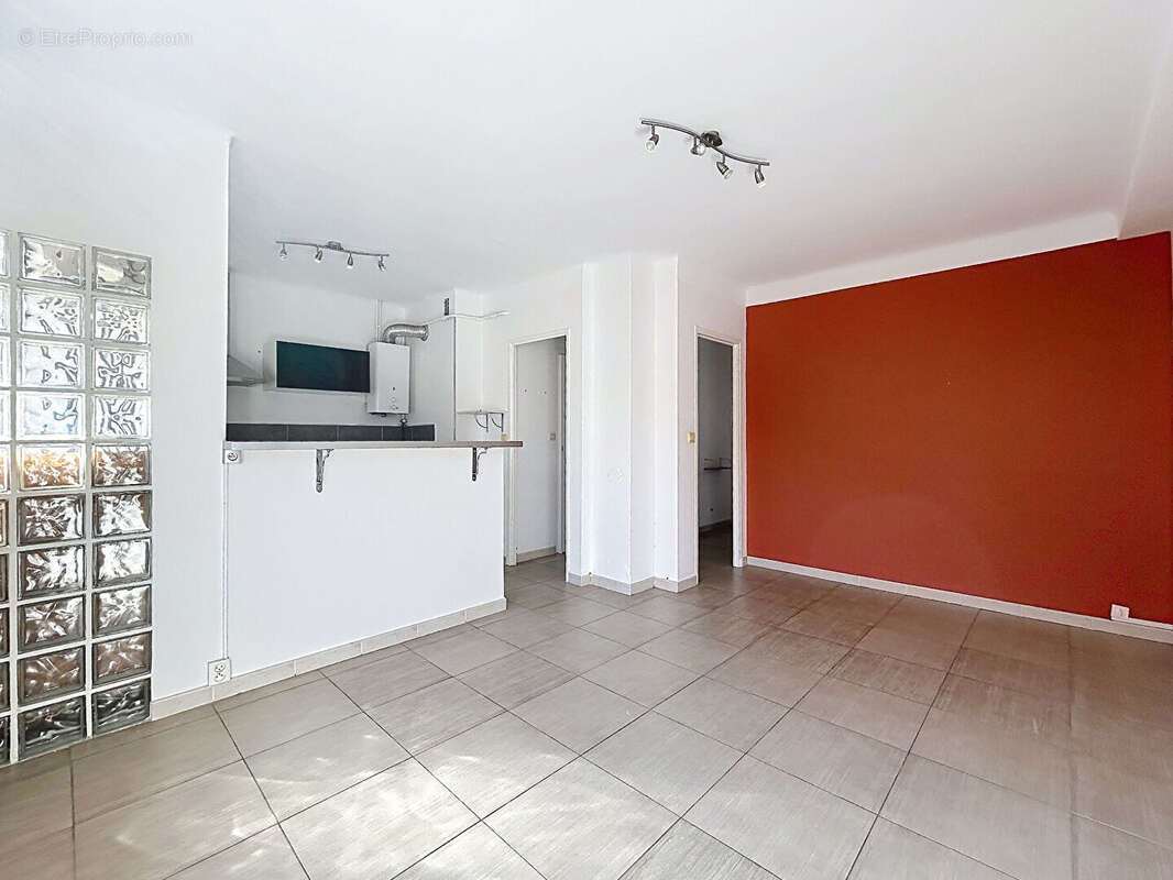 Appartement à MARSEILLE-5E