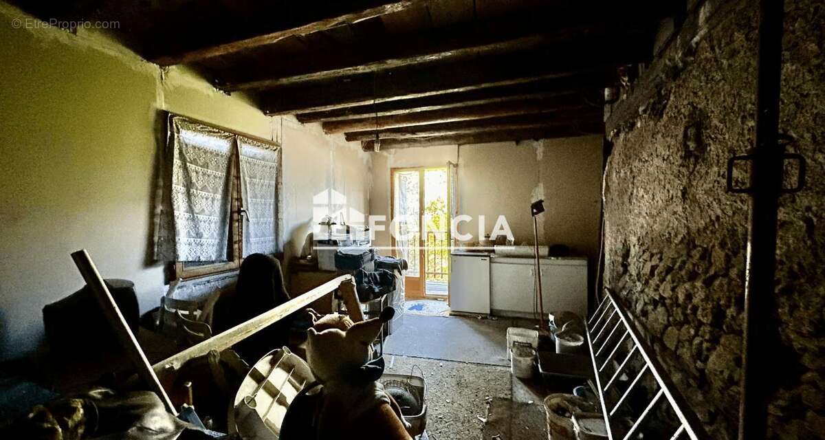 Maison à LES CHAPELLES